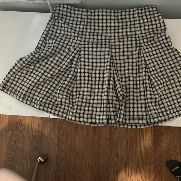 plaid skirt never worn - Picture 2 of 3